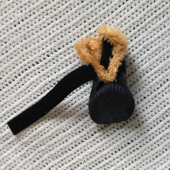 NWOT Ugg Inspired Fashion Waterproof Dog Booties - Picture 5 of 6